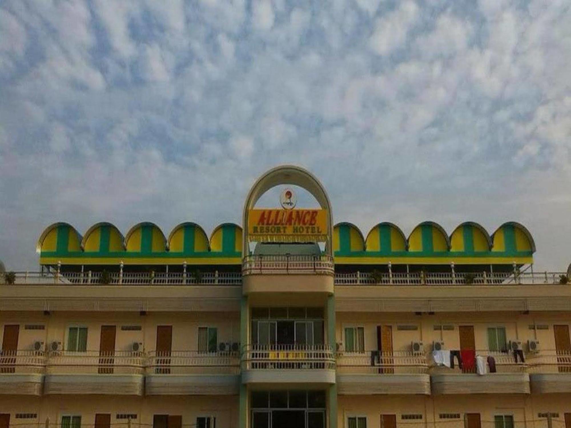 Alliance Resort Hotel Chaung Thar Bagian luar foto